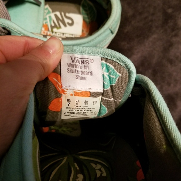 Vans - Picture 4 of 4